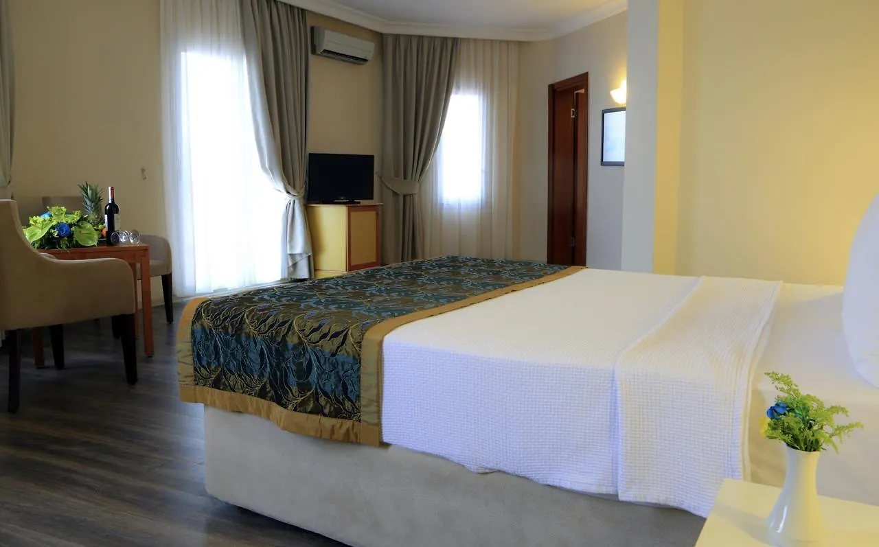 Roseira Beach Resort Gulluk 4*,