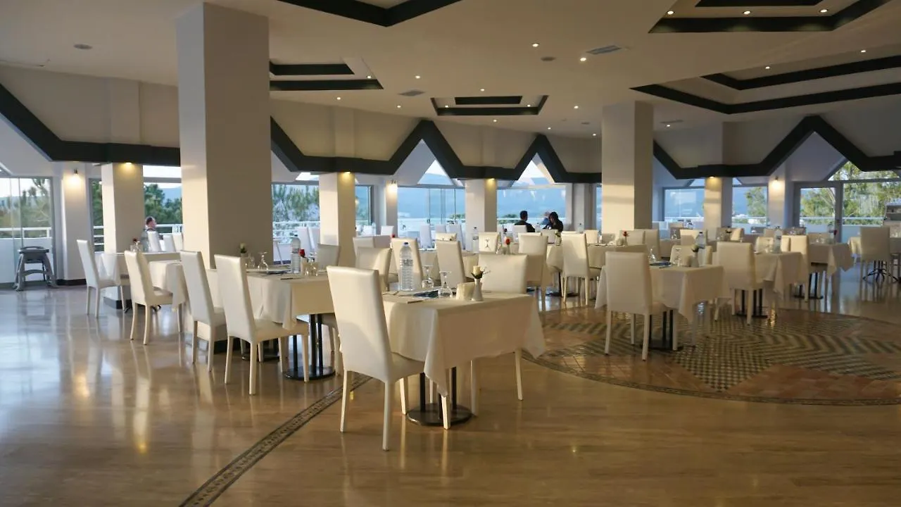 فندق Roseira Beach Resort غولوك
