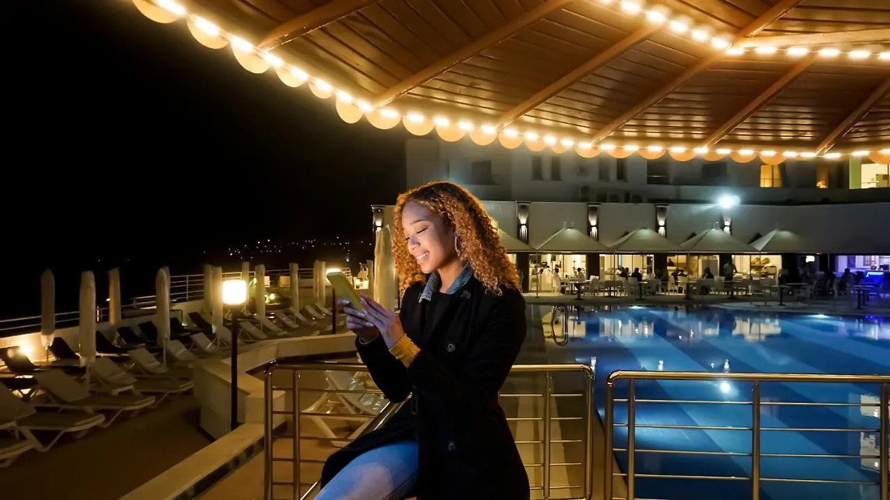 Roseira Beach Resort غولوك فندق